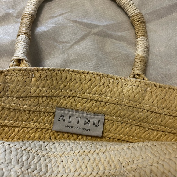 Altru Straw Tote Bag - New in Dust Bag - Picture 3 of 5